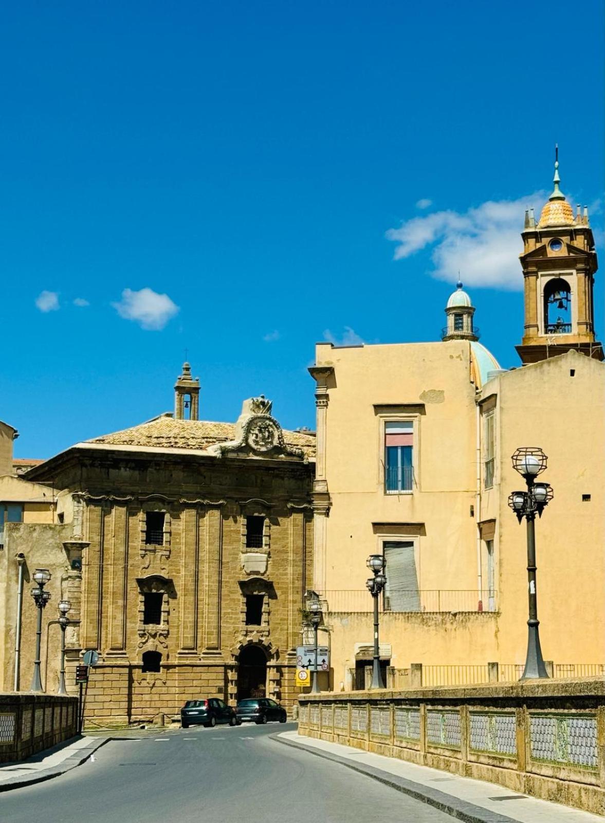 Casa Vacanze In Centro! Caltagirone Exteriör bild